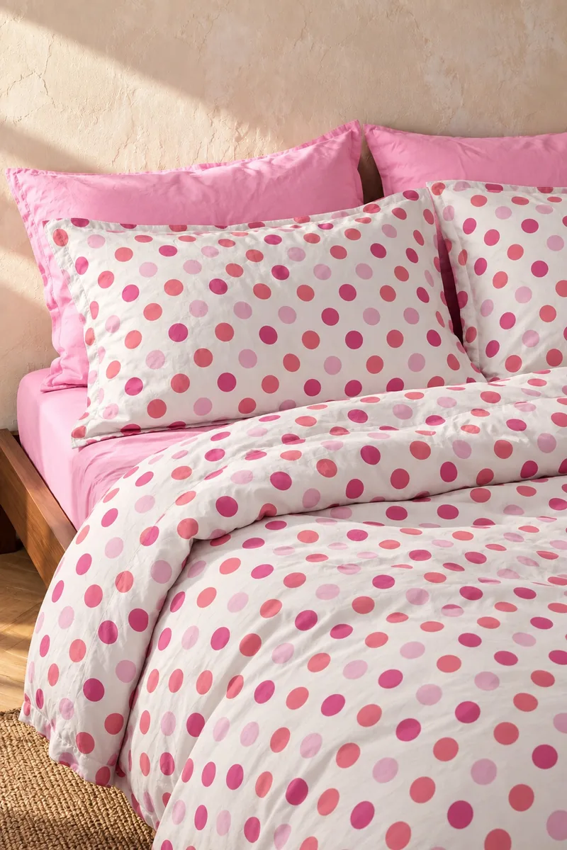 Pembe Puantiyeli Nevresim Takımı, Lastikli Çarşaflı, yastık kılıfları yakından