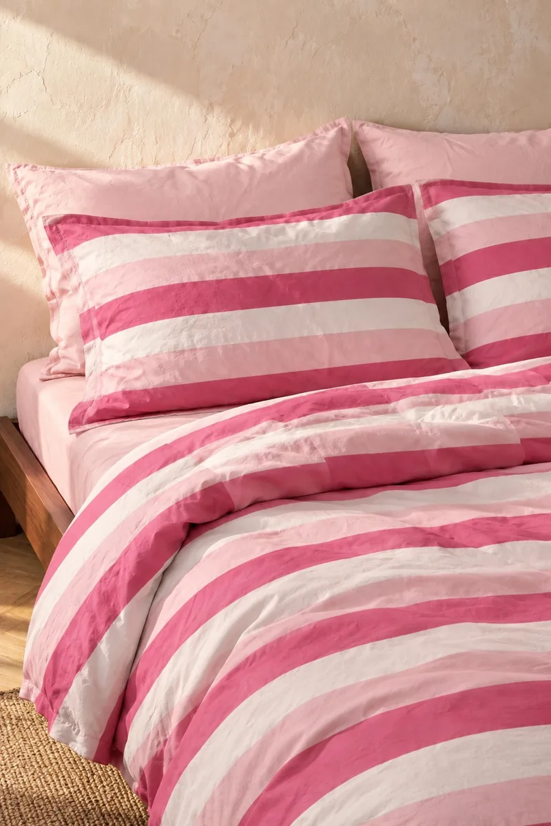 Pembe Beyaz Çizgili Nevresim Takımı, Lastikli Çarşaflı, yastık kılıfları yakından