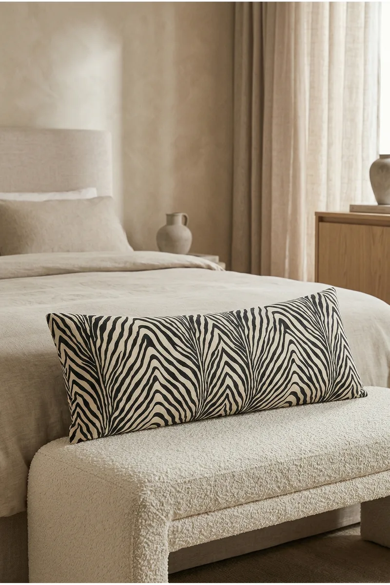 Zebra desenli uzun yastık, fotoğraf 4
